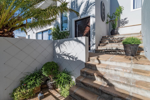 Hout and About Guest House