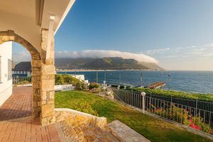 Sunny Cove Manor Guesthouse