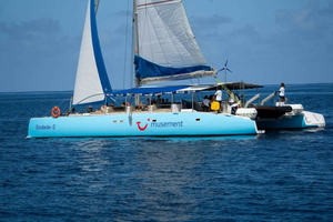 Catamarantocht met lunch in een strandrestaurant