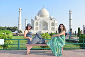 From Delhi: Taj Mahal, Agra Fort and Fatehpur Sikri Day Trip