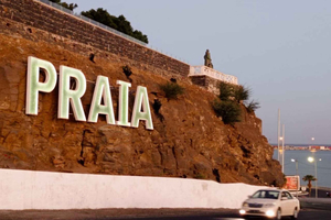 Praia: 3 hours – Museum & Street Art and Local Markets