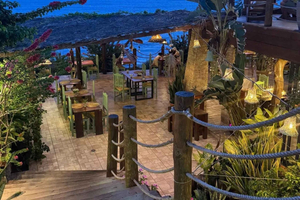 Praia Nightlife Bar Crawl with Dinner and Drinks