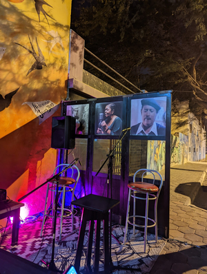 Jazzy Bird Bar Pub