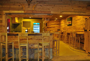Saloon Snack Bar