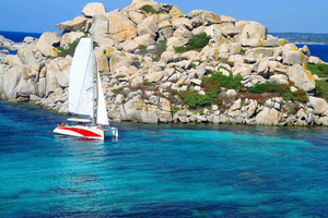 Bonifacio: Catamaran ride with snorkeling in the Lavezzi Islands