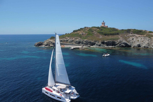 Départ de BRUSC : croisière en catamaran d'une journée entière
