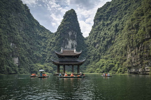 From Hanoi: Hoa Lu, Trang An, Mua Cave Luxury Limousine Tour