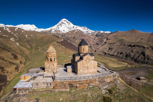 Vanuit Kazbegi: groepsuitstap naar de Drievuldigheidskerk van Gergeti in de bergen