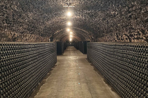 From the vines to the Champagne glass with a vintage car