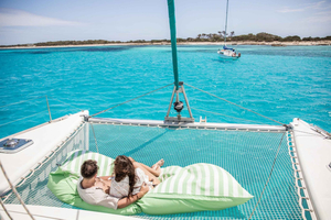 Ibiza: gita di un giorno per piccoli gruppi a Formentera in catamarano