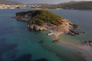 Isole di Ksamil: tour in barca al tramonto con bevande e foto con drone