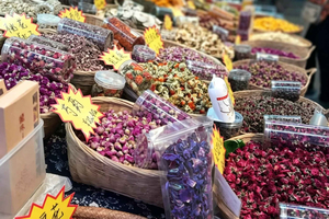 Kunming: Zhuanxin Market Tour, Cooking Class, & Temple Visit