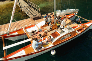 Lake Como: Catamaran Tour with Aperitif