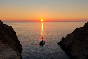 L'Ile-Rousse, Corsica Catamaran Excursion: Agriates, Aperitif, Sunset