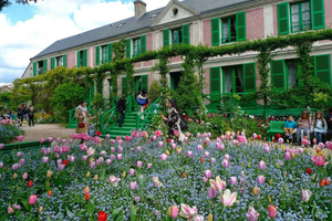 Monet's Giverny & Van Gogh Village: Full-Day Tour from Paris
