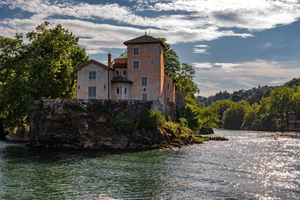 Morning Escape on the Saone River – Discover Lyon from the water by boat