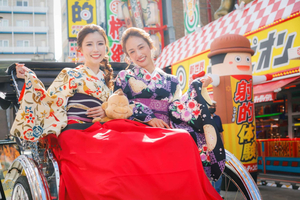 Osaka: Kimono Rental and Rickshaw Ride in Shinsekai