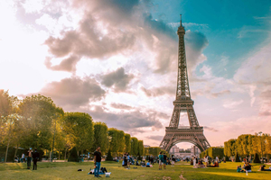 Reserved Access Eiffel Tower Tour Trocadero & Champagne