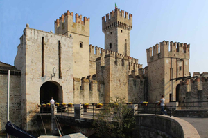 Sirmione: ticket de entrada al Castello Scaligero y acceso a la torre