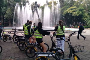 Elektrische fiets stadsrondleiding met een taco-stop.