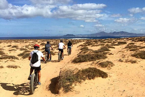 De Corralejo: Visita guiada de E-Bike/E-scooter a Fuerteventura