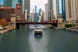 Chicago: Architecture Boat Tour with Drinks