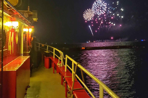 Chicago: Fireworks Cruise on a Historic Fireboat