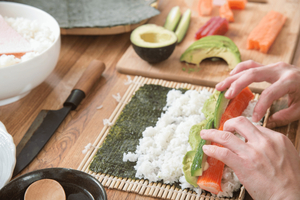 Chicago: Sushi Making Cooking Class at a Local Distillery