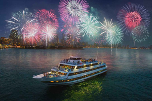 City Cruises Chicago: Lake Michigan Fireworks Dinner Cruise