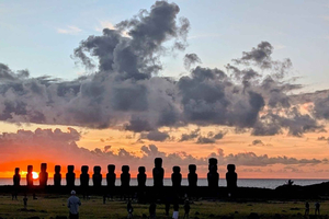 Ahu Tongariki Sunrise: Sunrise Sightseeing Tour with Transportation