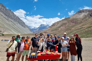 ♨️Colina Valley Hot Springs: Andean Getaway