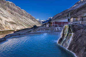 Vertrek vanuit Santiago: Termas de Colina en Cajón del Maipo met meertalige gids