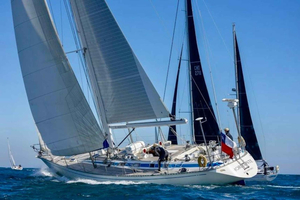 Private sailing experience in Algarrobo, a 75-minute drive from Santiago