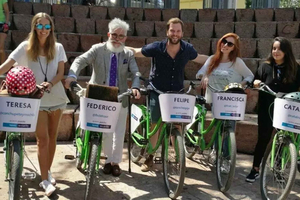 Santiago: Local Markets & Bellavista Sightseeing Tour by Bike