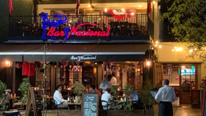 Bar Nacional - Isidora Goyenechea