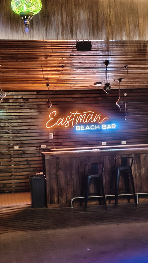 Nuevo Eastman Beach Bar