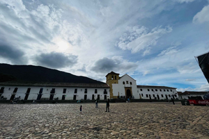 BOGOTA: Sightseeing tour of Villa de Leyva, Ráquira, Pozos Azules and Boyacá Bridge