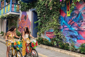 Cartagena by Bike: History, Culture and More Inside the Wall