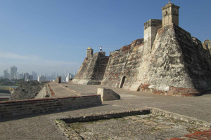 Cartagena: Entrance to San Felipe Castle + transport