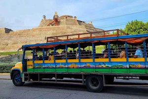 Cartagena: Utforsk byen med en byrundtur om bord på en chiva tipica (en typisk lokal buss)