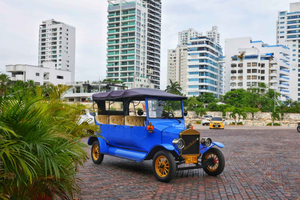 Cartagena Sightseeing Tour in a Classic Electric Car