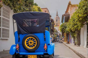 Cartagena sightseeing tour to Fort San Felipe in a classic-style electric car