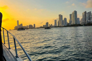 Cartagena: Experiência VIP em iate ao pôr do sol pela baía