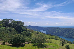 Embalse Amaní: Day Trip with Boat Ride, Kayak and Lunch
