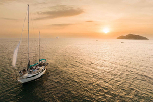 De Santa Marta: Passeio de veleiro ao pôr do sol com 2 bebidas