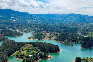 Guatapé & Peñol Rock Day Group Tour