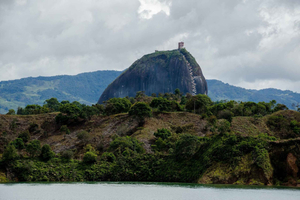Guatape Wycieczka prywatna (helikopter + rejs wycieczkowy + skała Guatape)