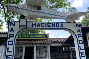 Hacienda Napoles: Full-Day Private Tour from Medellin