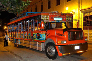 Medellín: Combo Citytour em chiva com open bar + CityTour Pablo Escobar