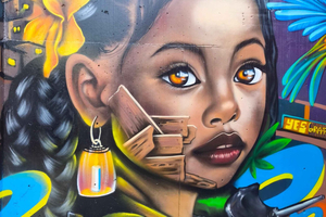 Medellín Comuna 13: Graffiti, Freestyle, Local Food, and Emeralds